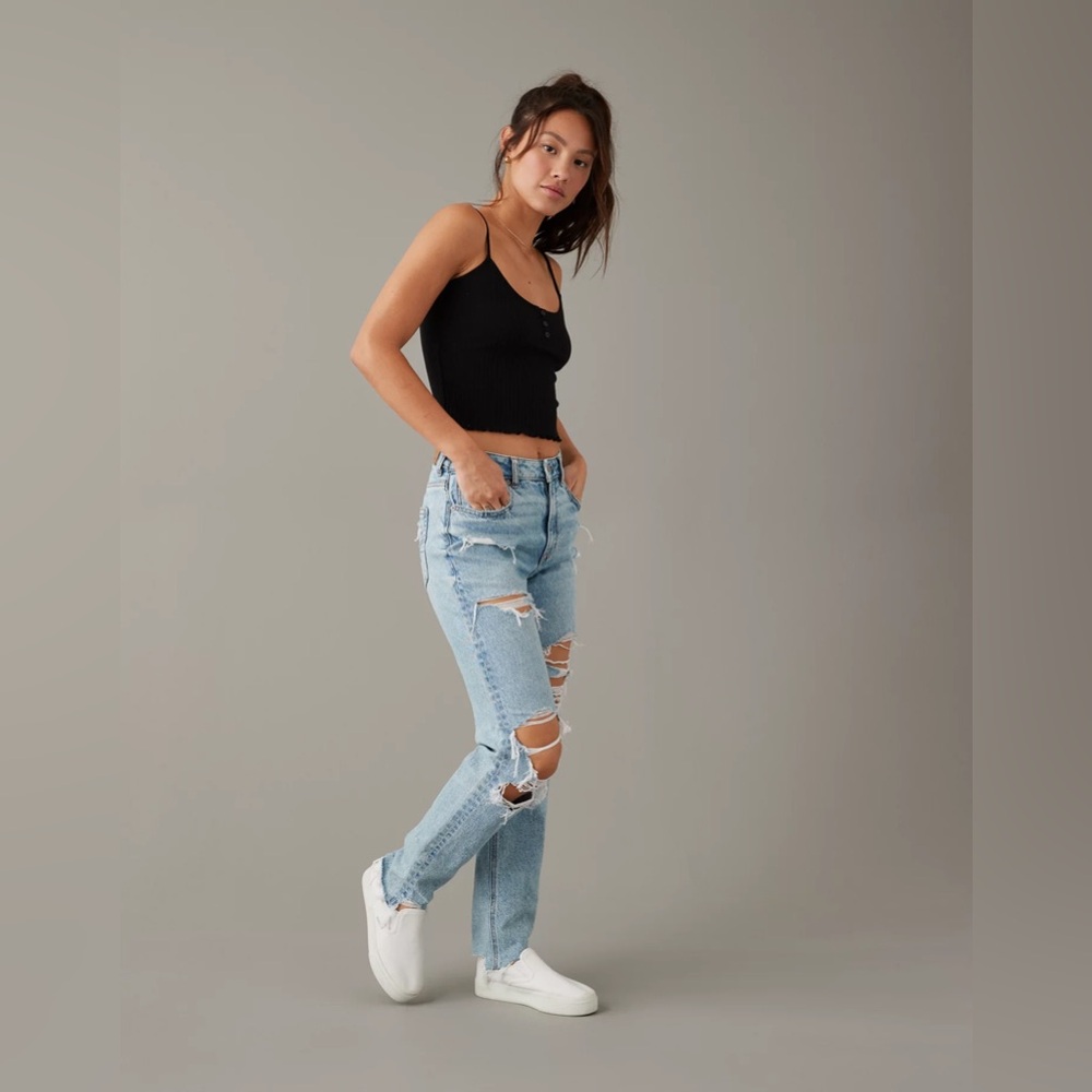 American Eagle Outfitters | American Eagle Distressed Light Wash Mom Jeans